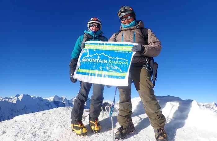 Island Peak Climbing :20 Days with Expert Sherpa Guides – All-Inclusive!