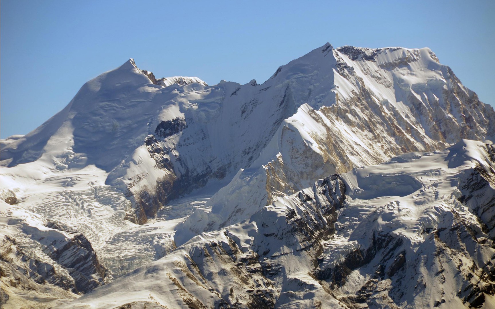 Mountain expeditions above 7000 meters in Nepal, Peaks Climb